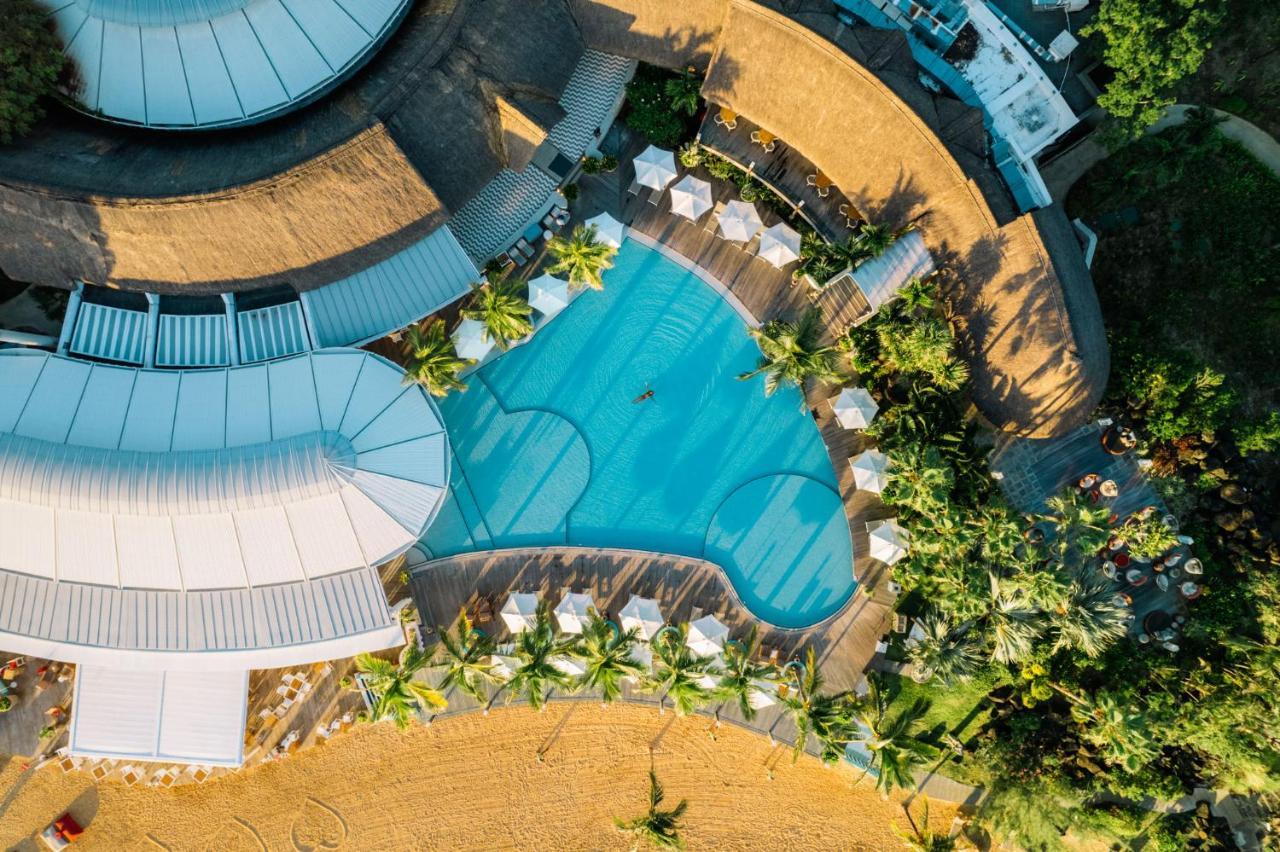 럭스* 그랜드 가우베 호텔 그랑고브 외부 사진 Aerial view of the pool