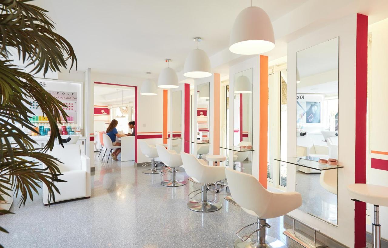 럭스* 그랜드 가우베 호텔 그랑고브 외부 사진 A hair salon in Paris, France