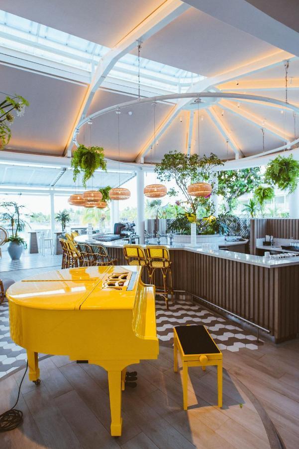 럭스* 그랜드 가우베 호텔 그랑고브 외부 사진 The interior of the restaurant