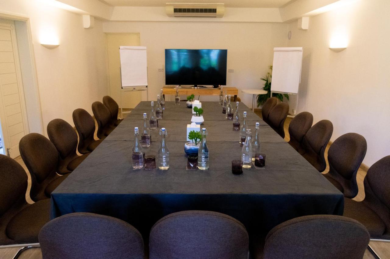 럭스* 그랜드 가우베 호텔 그랑고브 외부 사진 The boardroom at the London School of Economics